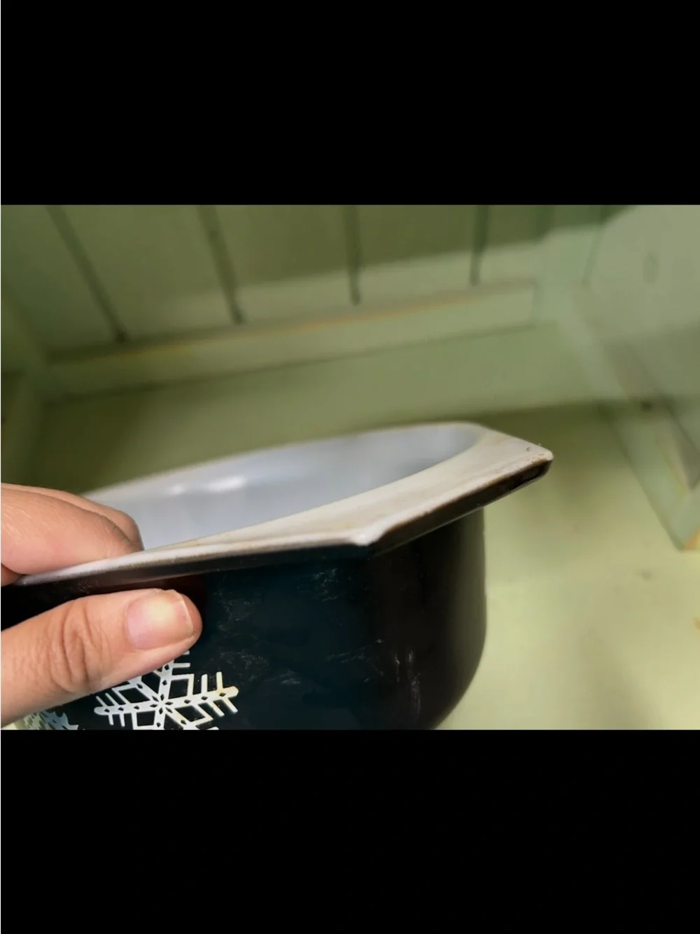 Pyrex casserole Black Snowflake Glass Baking Dish - White Interior